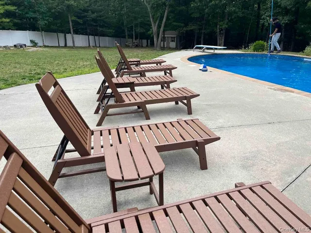 $949,999 | 1 Brittany Court, Ridge, NY 11961