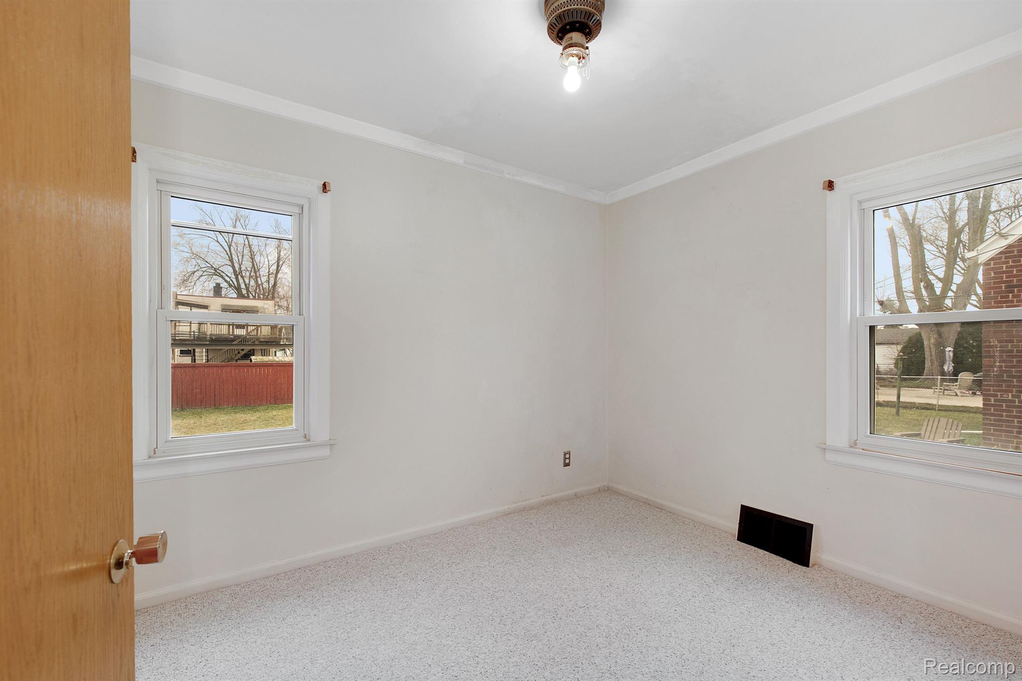 15646 Stephens Road Eastpointe, MI 48021 - Photo 14 of 18 Gallery Image 14