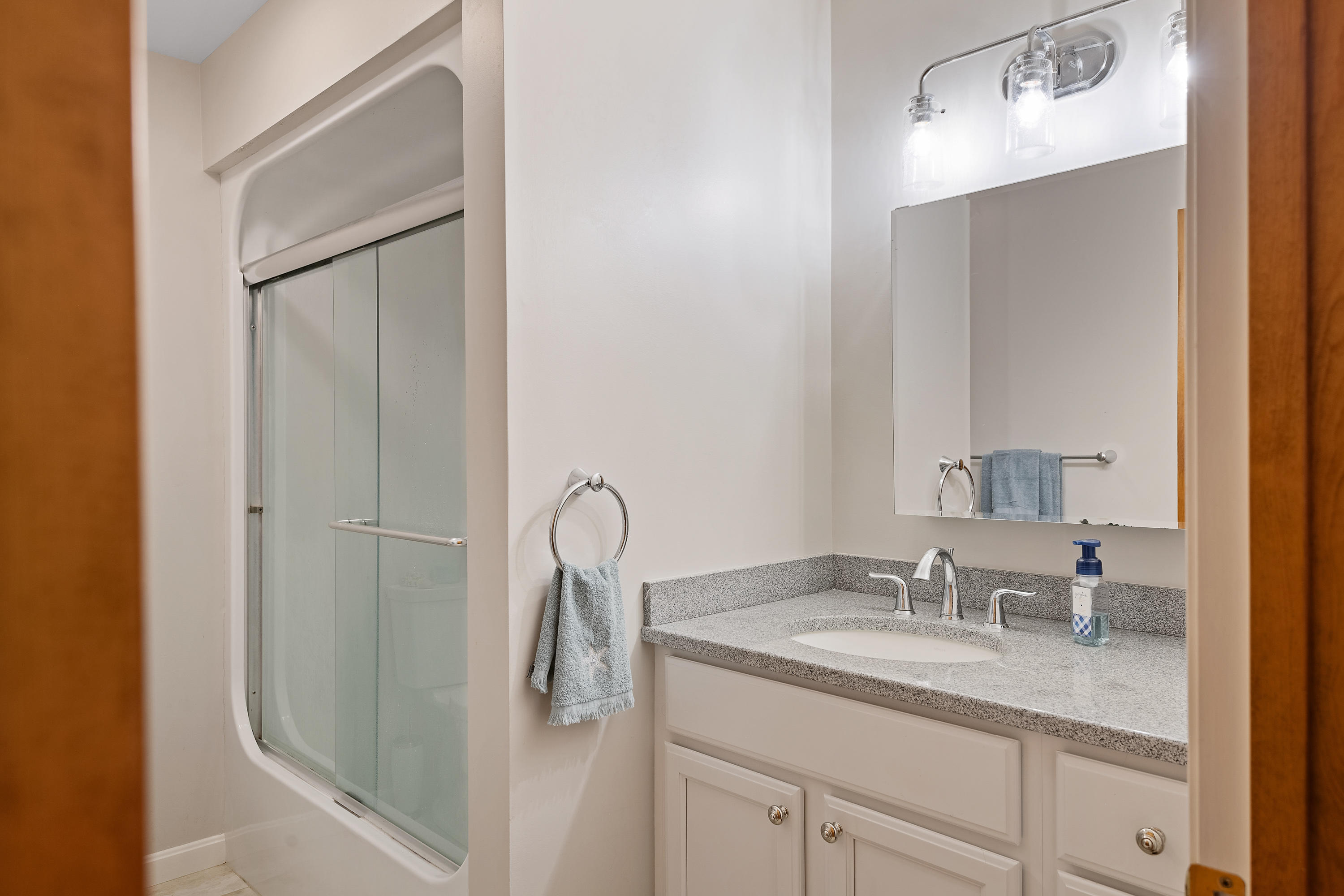 52 Tower Road Kittery Point, ME 03905 - Photo 29 of 36 Full Bath