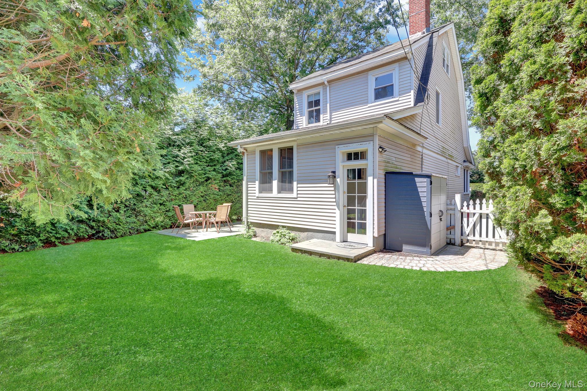 65 Roxbury Road Garden City, NY 11530 - Photo 32 of 39