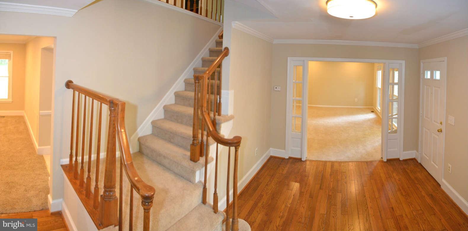 135 Hamilton Road Sterling, VA 20165 - Photo 2 of 30 Foyer