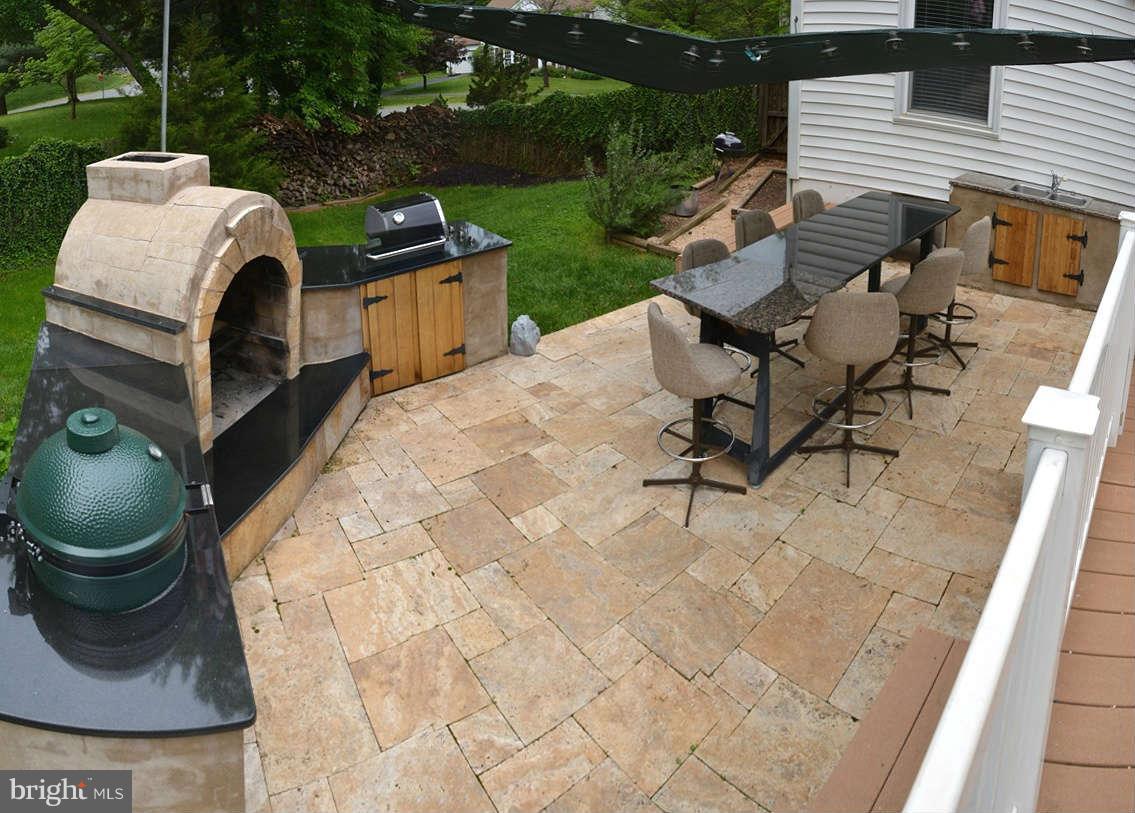 135 Hamilton Road Sterling, VA 20165 - Photo 13 of 30 Outdoor Kitchen