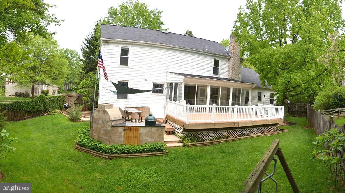 135 Hamilton Road Sterling, VA 20165 - Photo 14 of 30 Exterior Rear