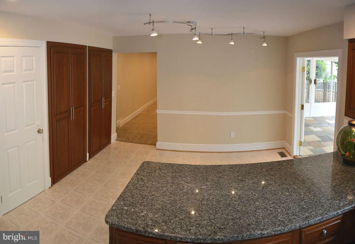 135 Hamilton Road Sterling, VA 20165 - Photo 15 of 30 Kitchen Eatin Sapce