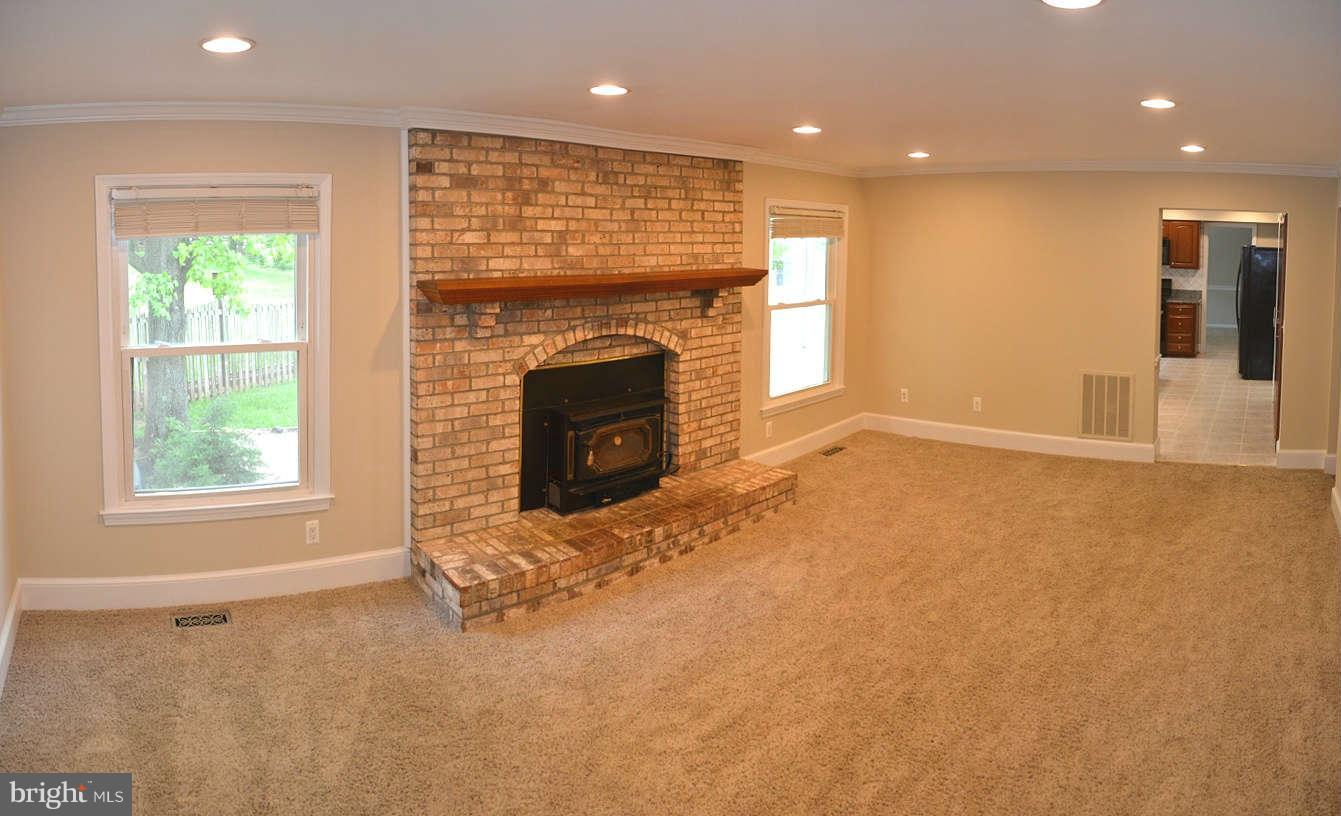 135 Hamilton Road Sterling, VA 20165 - Photo 16 of 30 Family Room