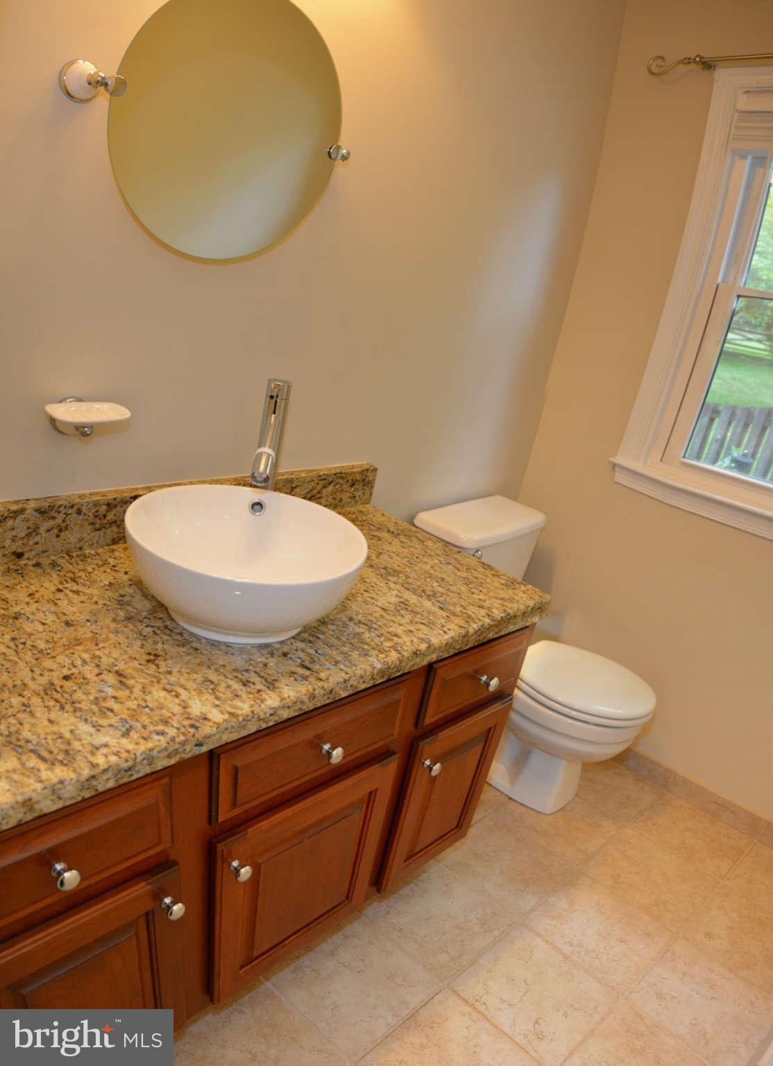 135 Hamilton Road Sterling, VA 20165 - Photo 17 of 30 Bath