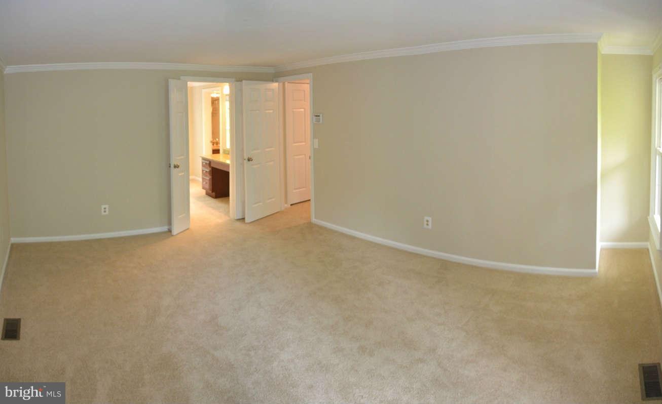 135 Hamilton Road Sterling, VA 20165 - Photo 19 of 30 Bedroom Master