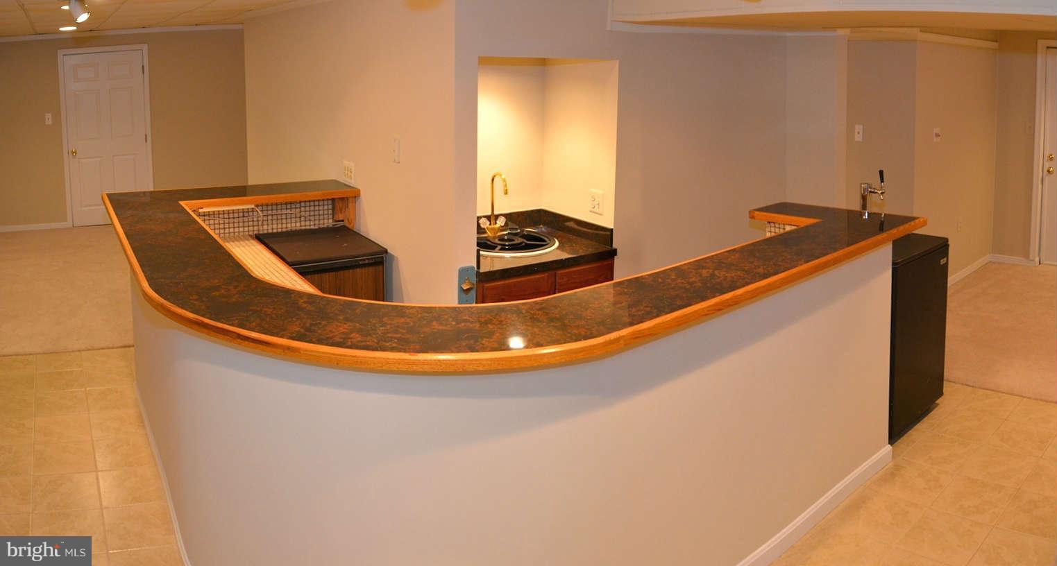 135 Hamilton Road Sterling, VA 20165 - Photo 27 of 30 Basement Bar