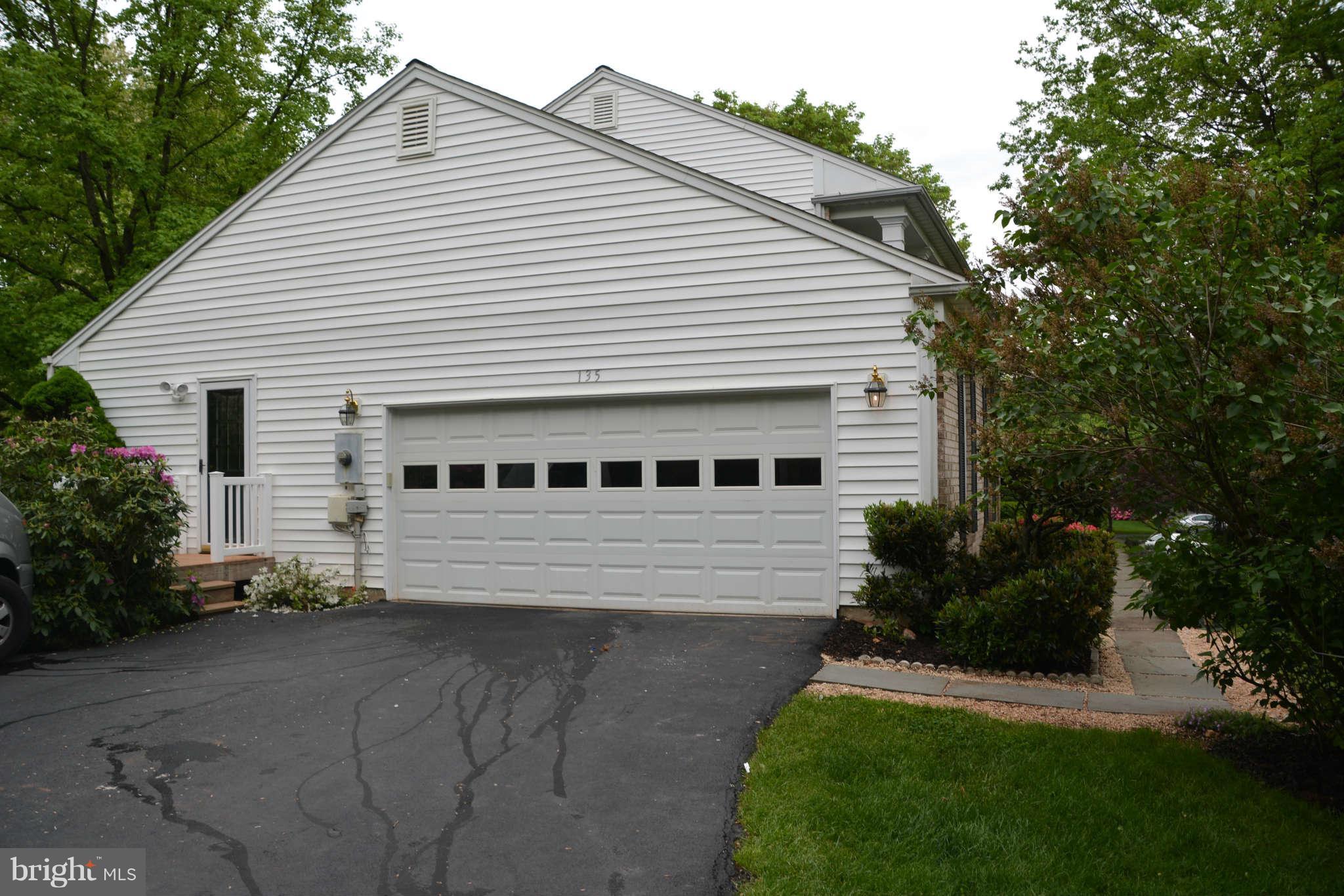 135 Hamilton Road Sterling, VA 20165 - Photo 29 of 30 Side Load Garage