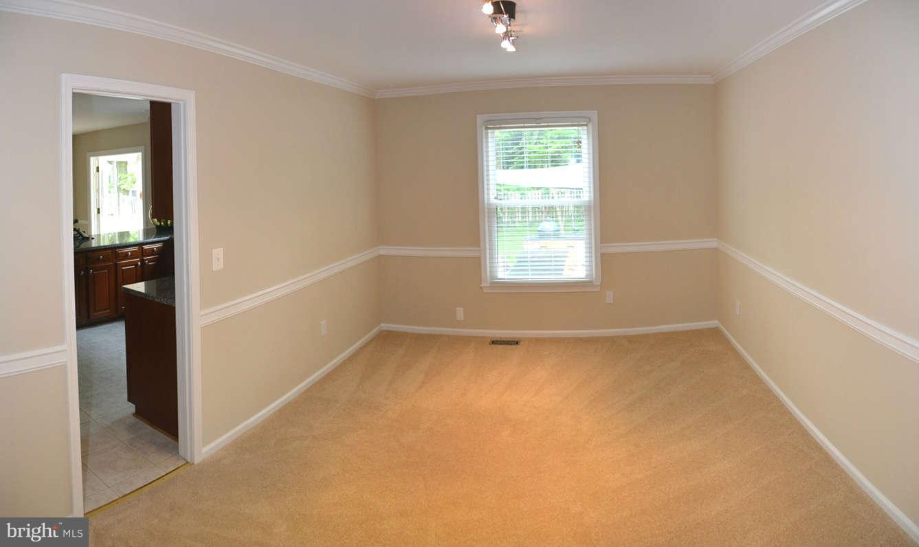 135 Hamilton Road Sterling, VA 20165 - Photo 6 of 30 Dining Room