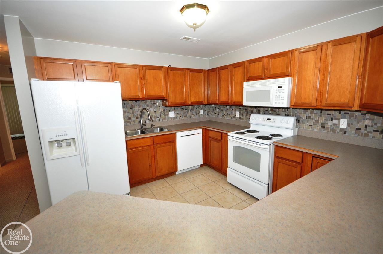 34090 Utica Road Fraser, MI 48026 - Photo 4 of 25 31340472-3.JPG