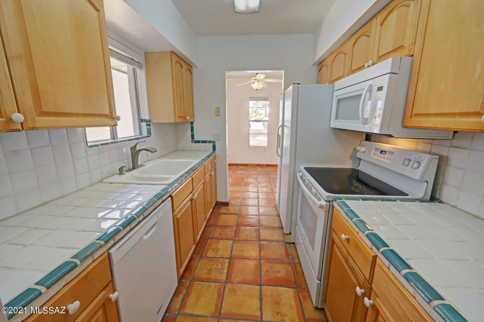 660 East River Road, Unit I Tucson, AZ 85704 - Photo 12 of 37