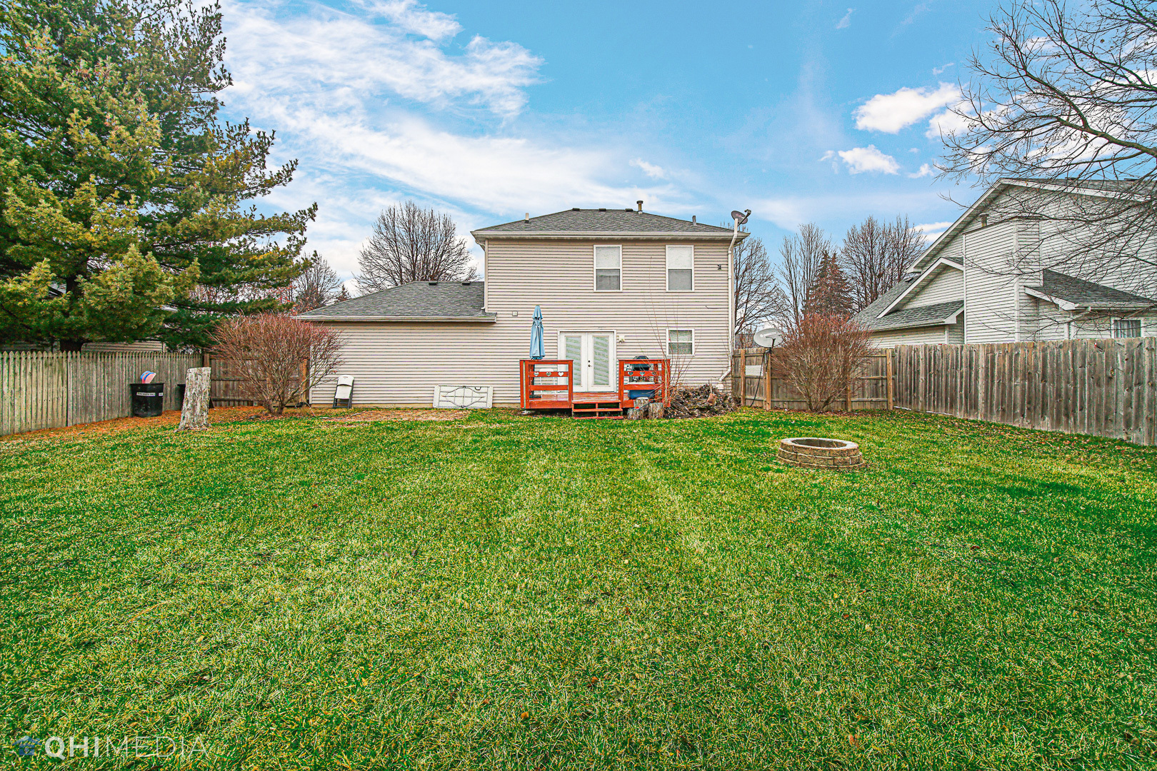 3208 Old Castle Road Joliet, IL 60431 - Photo 19 of 19 a front view of house with yard
