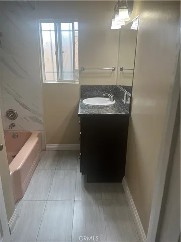 $2,300 | 1915 South Orange Drive, Los Angeles, CA 90016