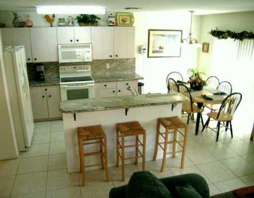 10312 Breezeway Place Boca Raton, FL 33428 - Photo 4 of 8 Kitchen