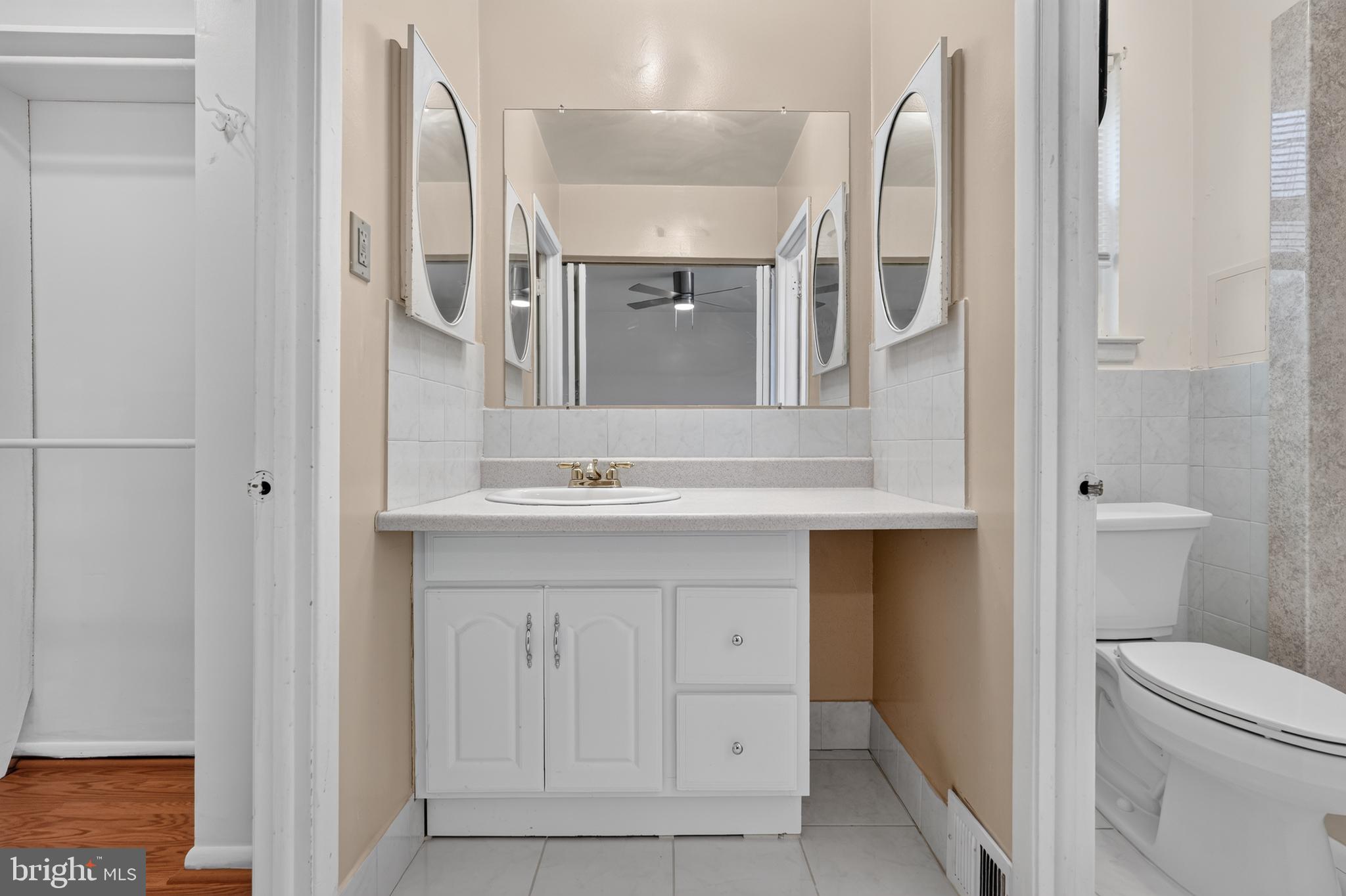 1100 Surrey Road Philadelphia, PA 19115 - Photo 16 of 31 Master Bathroom