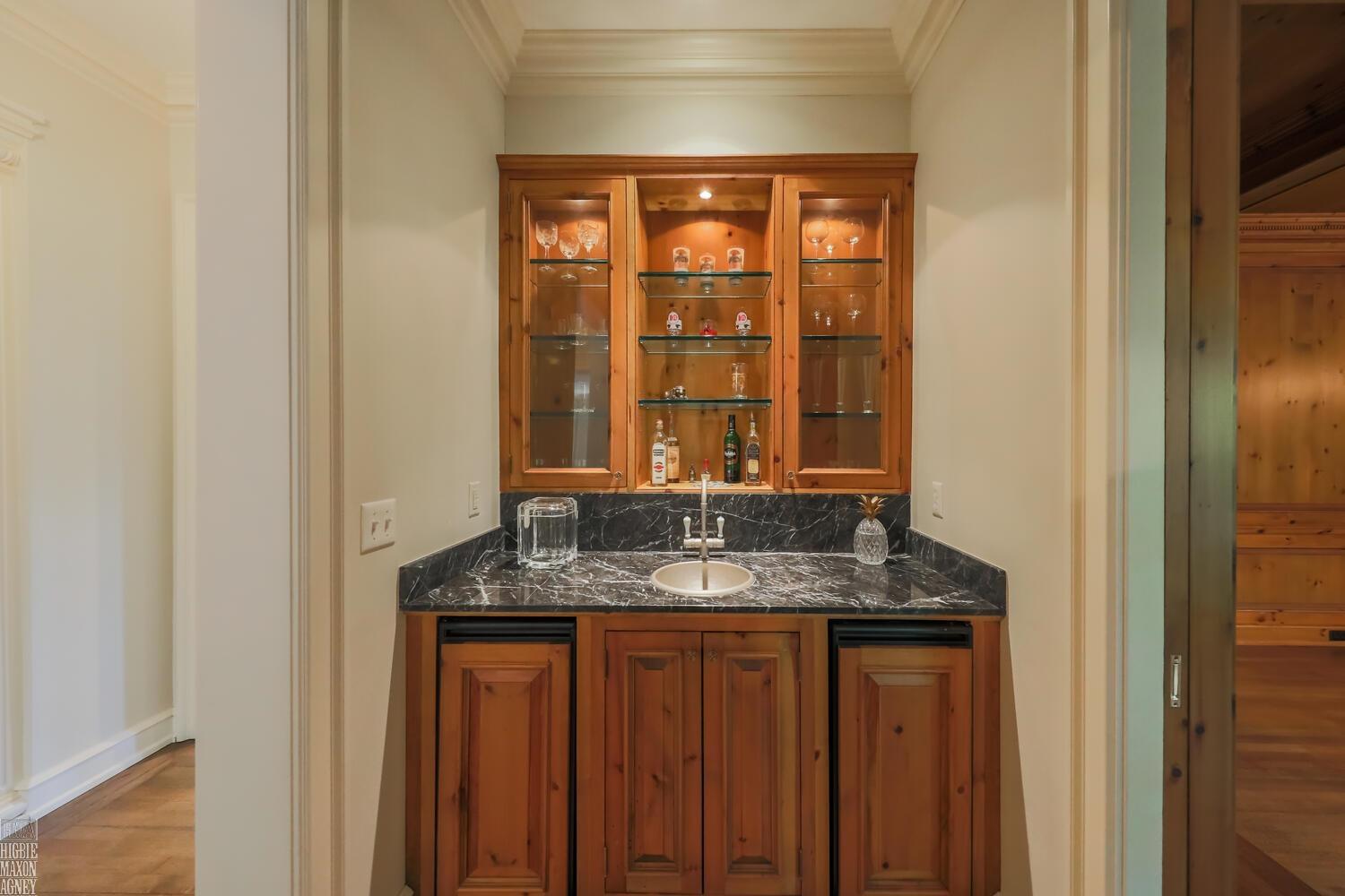 180 Provencal Road Grosse Pointe, MI 48236 - Photo 67 of 99 50142125-8f446bcd-3366-44c4-a737-abbd8ee22635.JPG