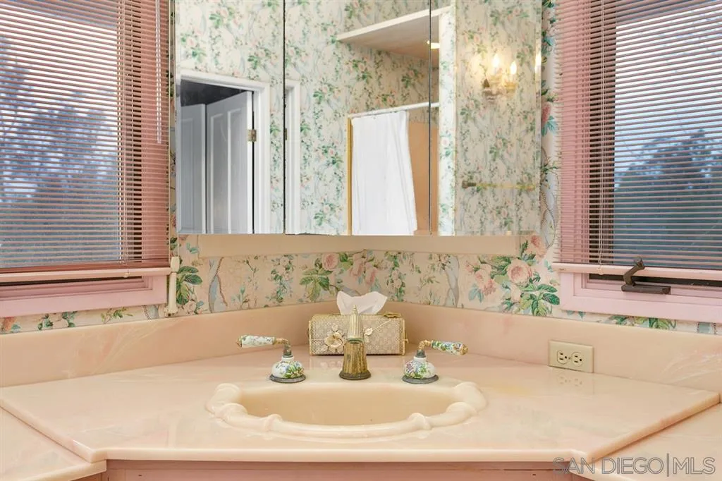 1154 Capra Way Fallbrook, CA 92028 - Photo 16 of 25 a bathroom with a bathtub and a sink