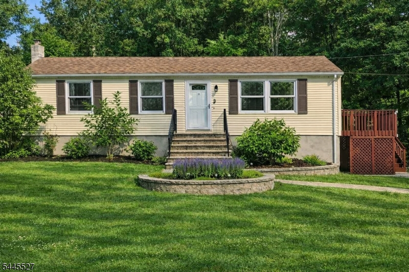 25 Essex Road Wantage, NJ 07461 - Photo 1 of 11