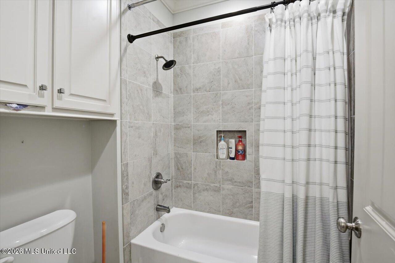 111 Claiborne Street Madison, MS 39110 - Photo 46 of 54 3rd bath 2