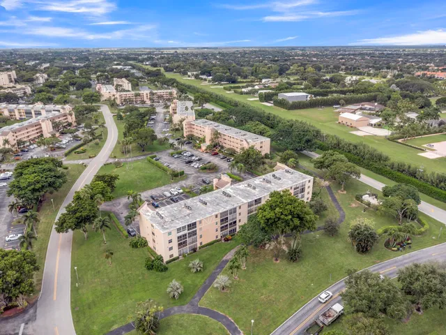 a group of chairs sitting in kitchen and dining room