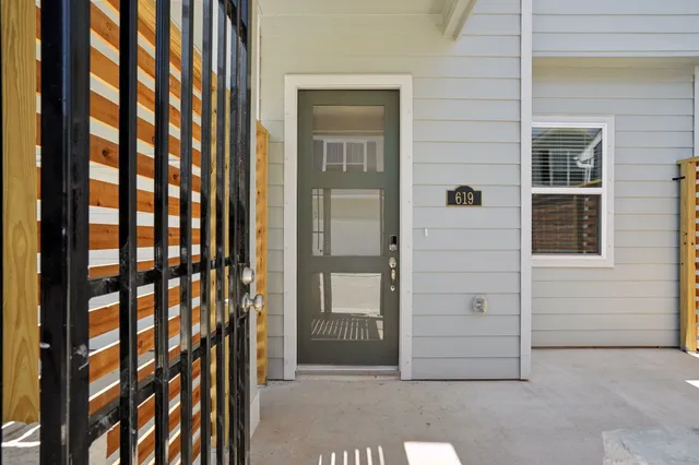 $340,020 | 619 Topwater Trail, Kemah, TX 77565