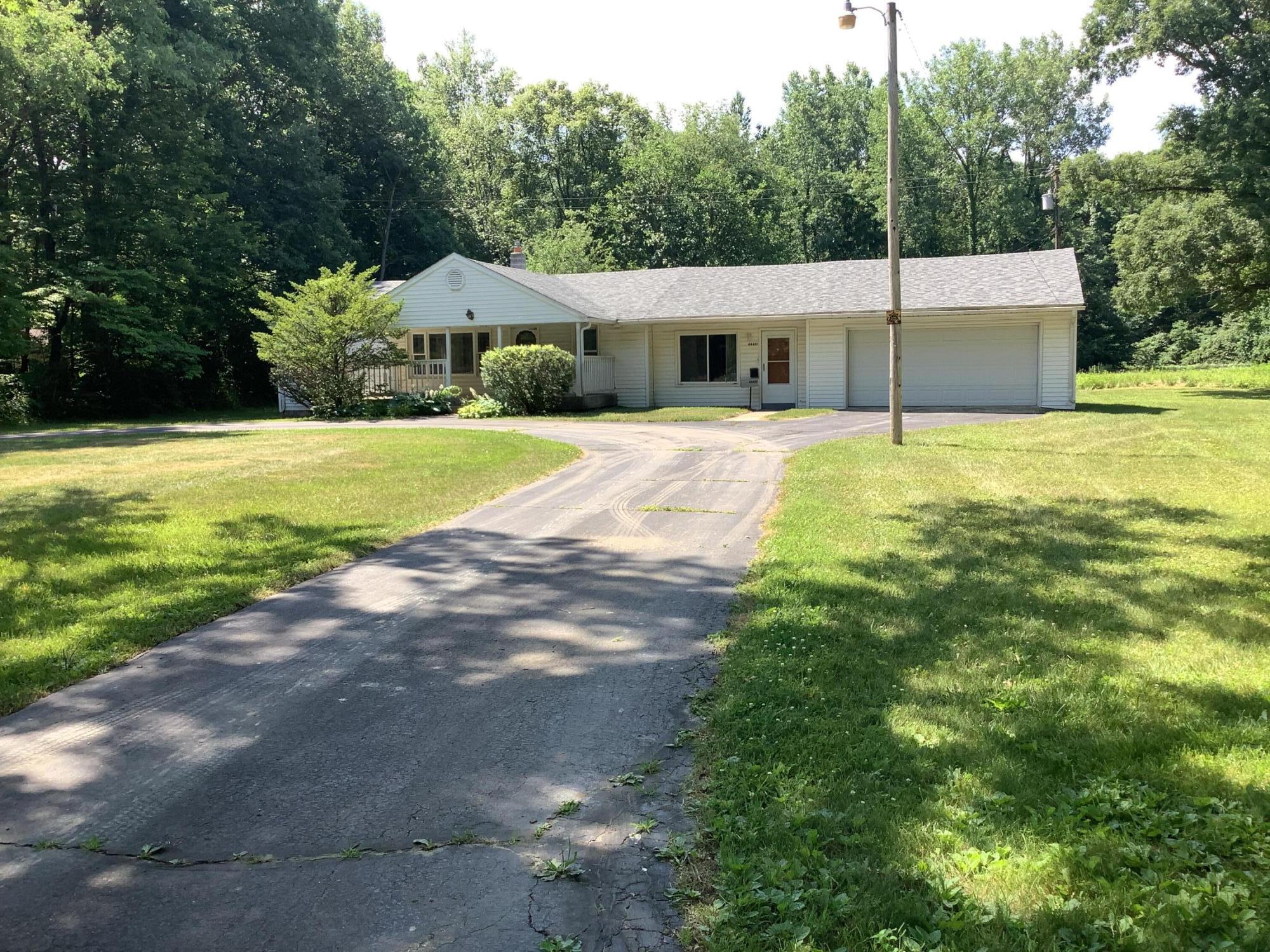44481 Dunn Road Belleville, MI 48111 - Photo 3 of 68 IMG_1330