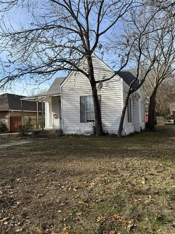 $1,500 | 306 North Cleveland Avenue, Sherman, TX 75090