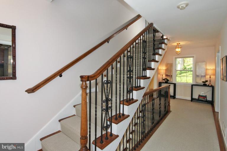 3910 Reno Road Northwest Washington, DC 20008 - Photo 8 of 30 Interior (General)