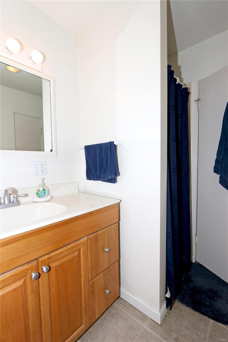 4527 Ringer Road St. Louis, MO 63129 - Photo 15 of 26 Gallery Image 15