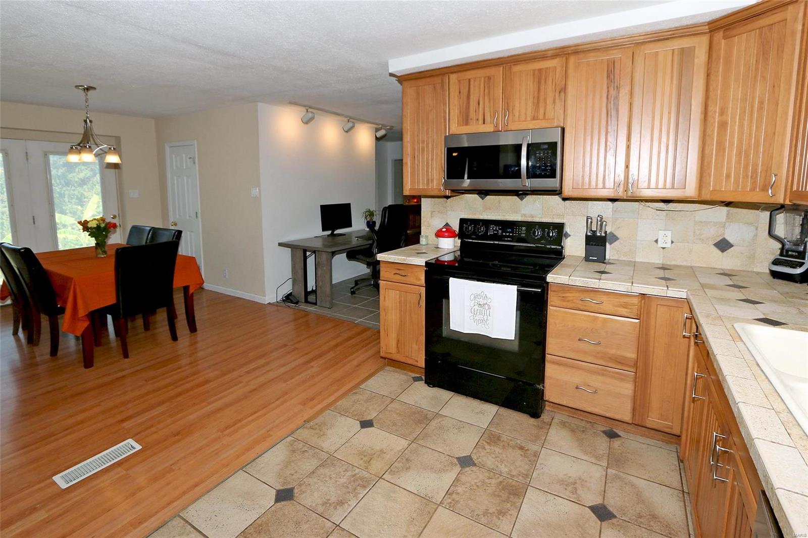 4527 Ringer Road St. Louis, MO 63129 - Photo 8 of 26 Gallery Image 8