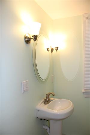 89 Concord Road Bedford, MA 01730 - Photo 4 of 15 Gallery Image 4