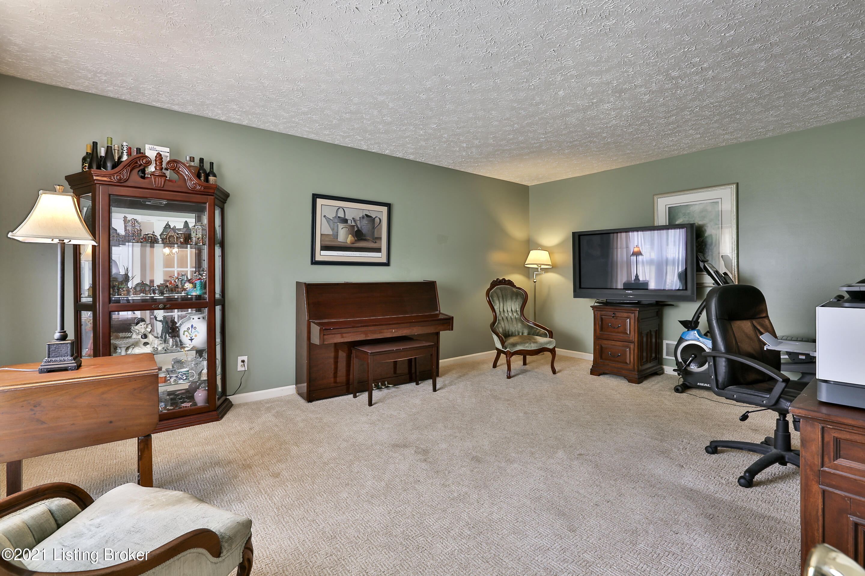 455 Veechdale Road Simpsonville, KY 40067 - Photo 6 of 39 Living Room