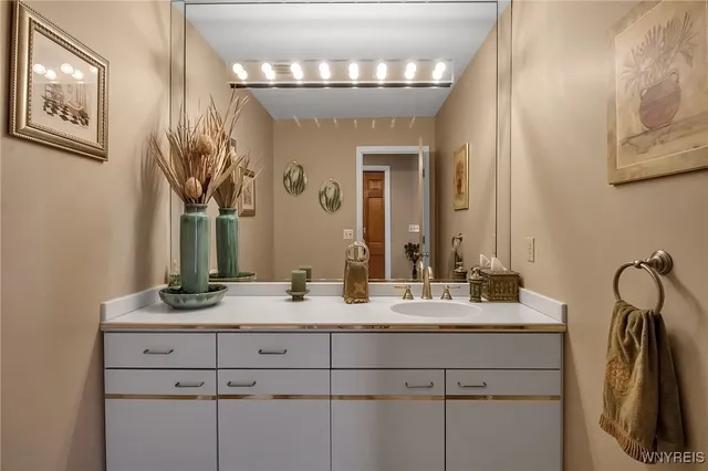 $549,900 | 122 Hidden Ridge Common, Amherst, NY 14221