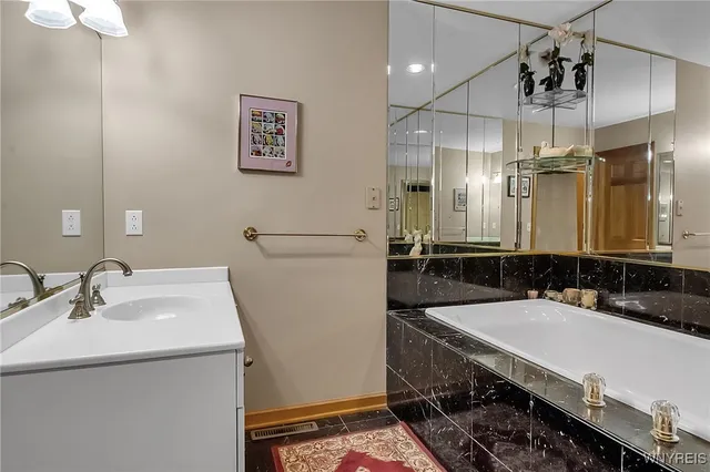 $549,900 | 122 Hidden Ridge Common, Amherst, NY 14221