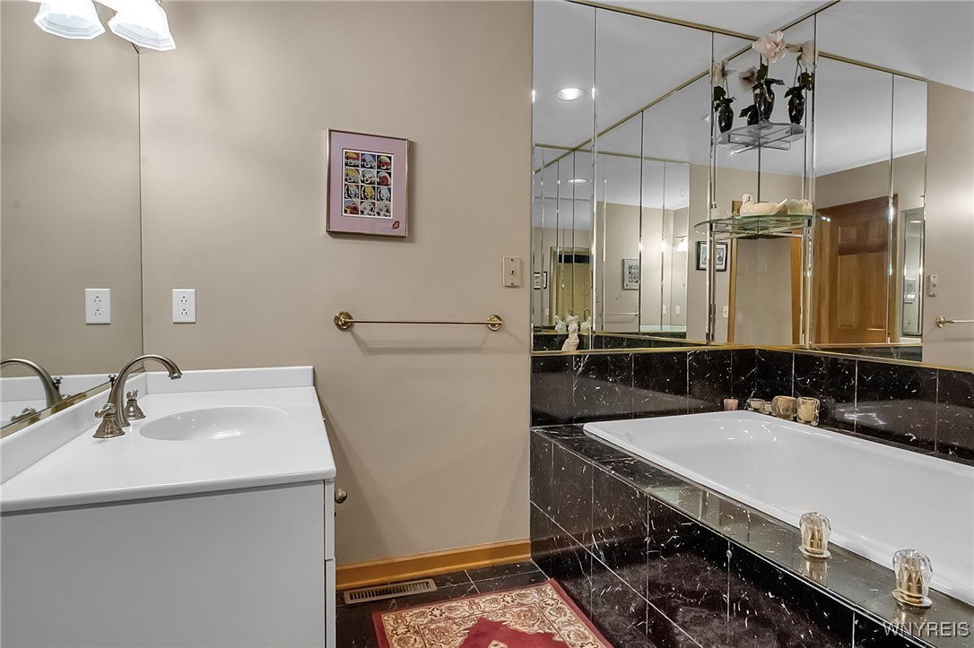 122 Hidden Ridge Common Amherst, NY 14221 - Photo 29 of 35