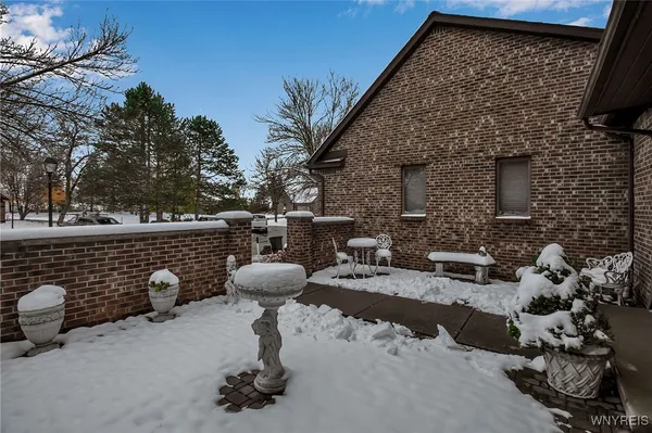 $525,000 | 122 Hidden Ridge Common, Amherst, NY 14221