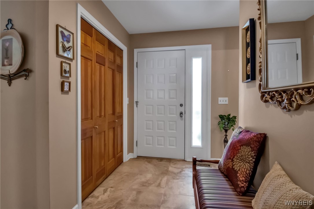 122 Hidden Ridge Common Amherst, NY 14221 - Photo 5 of 35