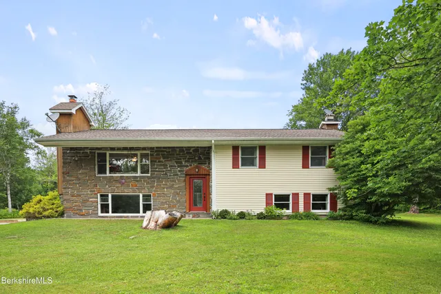 a view of a hallway with workspace