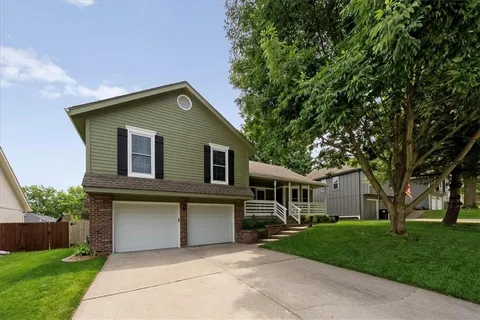$399,900 | 1327 Northeast Depot Drive, Lee's Summit, MO 64086
