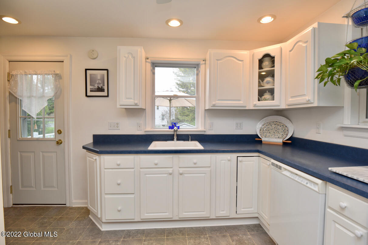 261 Old Loudon Road Latham, NY 12110 - Photo 18 of 41 10