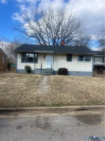 $1,200 | 809 Fort Henry Street, Petersburg, VA 23803