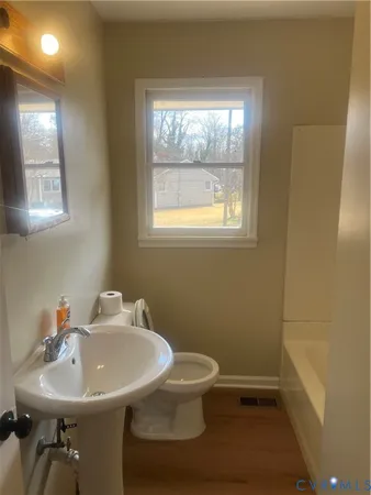 $1,200 | 809 Fort Henry Street, Petersburg, VA 23803