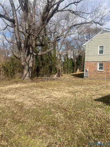 $1,200 | 809 Fort Henry Street, Petersburg, VA 23803