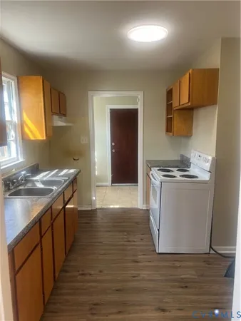 $1,200 | 809 Fort Henry Street, Petersburg, VA 23803