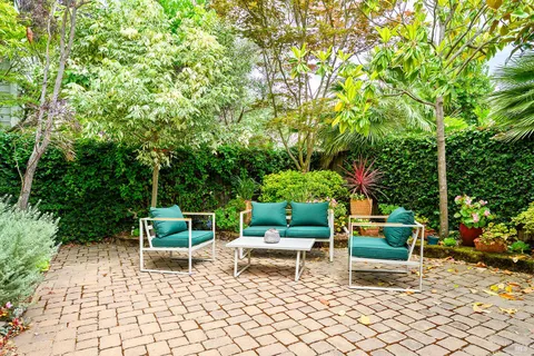 a chair and table in a backyard