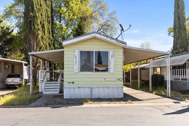 a view of a house with a yard and garage