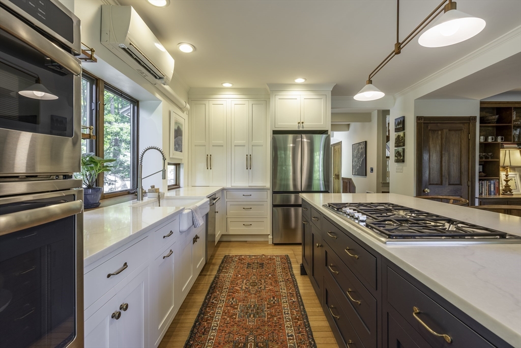 7 Emily Lane Gloucester, MA 01930 - Photo 4 of 42