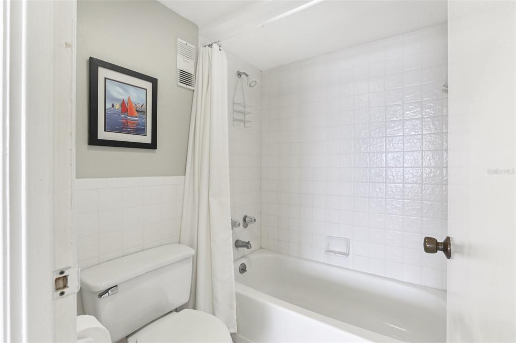 1 Key Capri, Unit 302E Treasure Island, FL 33706 - Photo 16 of 29 a bathroom with a toilet and a bathtub