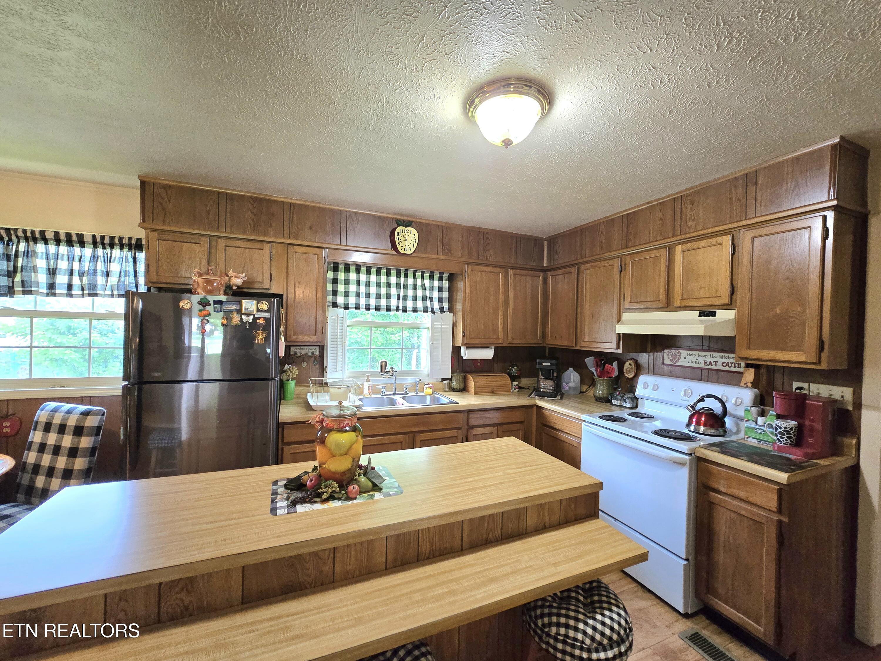 340 Machine Branch Road Ewing, VA 24248 - Photo 8 of 20 20250711_103921